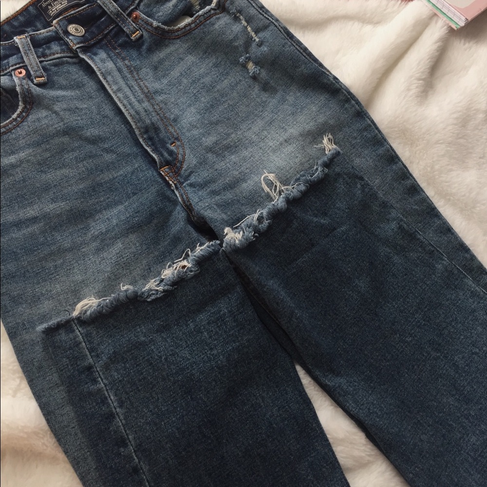 A&F natural rise ankle jean